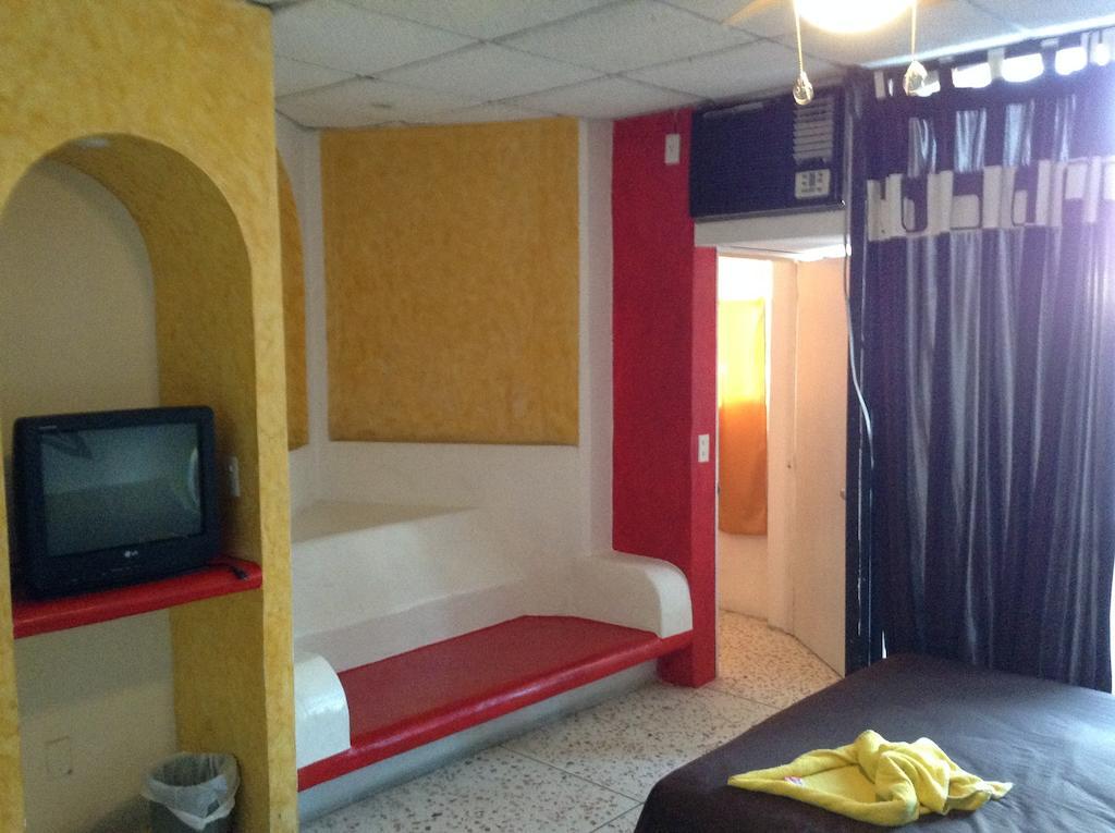 Hotel Arturo'S Сиуатанехо Екстериор снимка